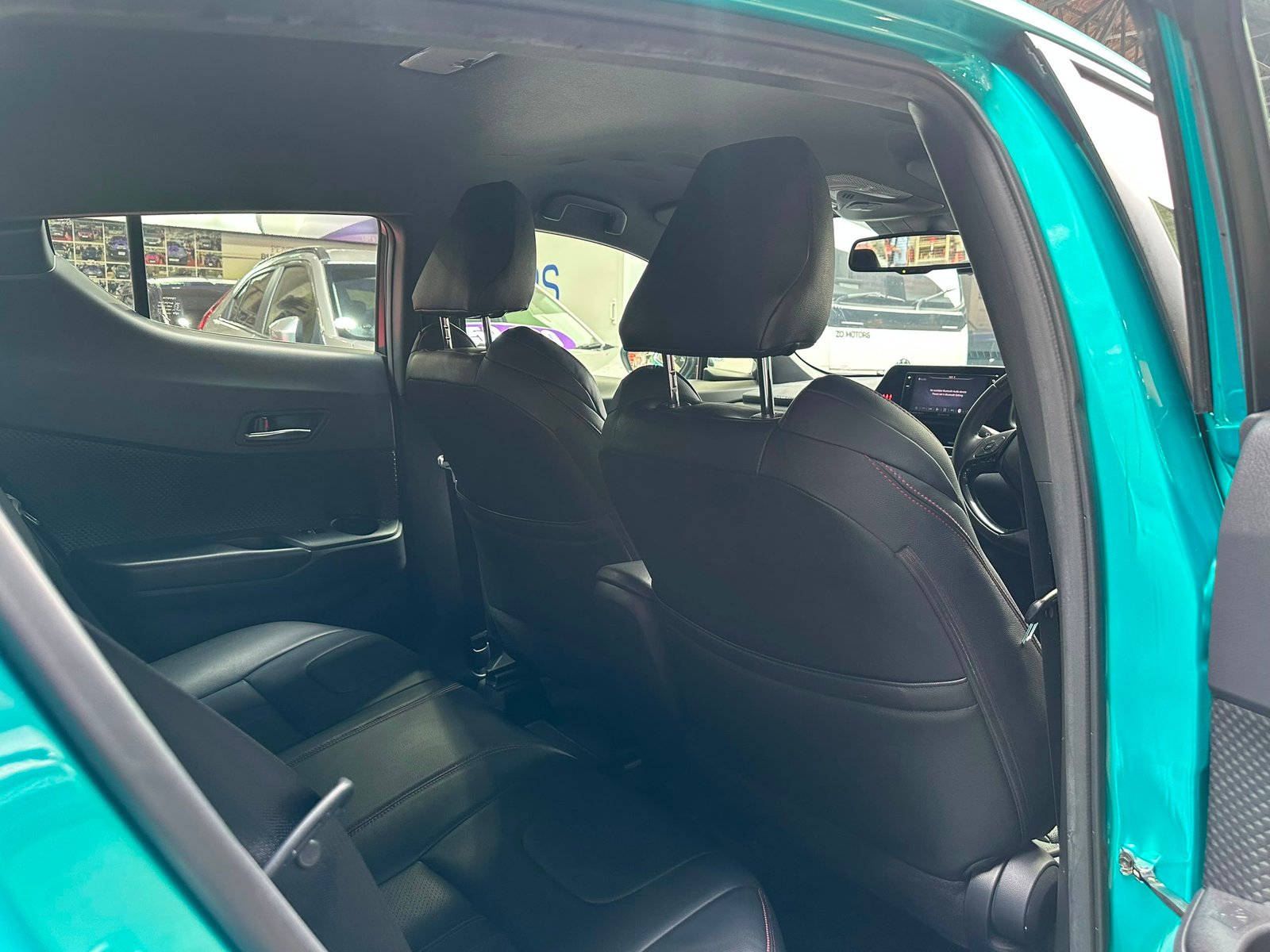 Toyota C-HR 1.2 Turbo Active photo 8